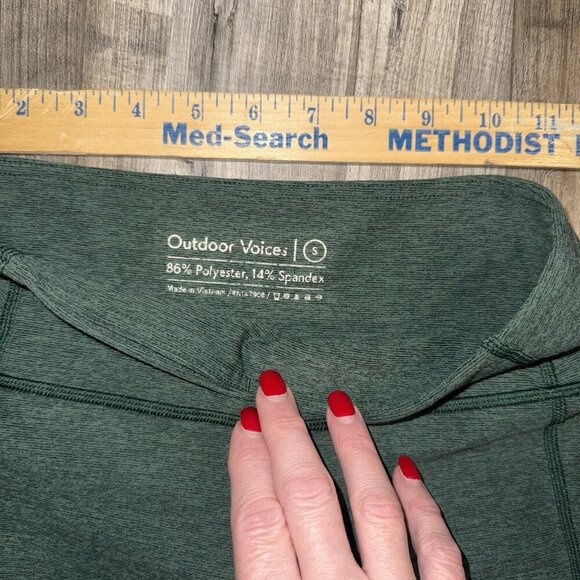 Outdoor Voices Size Small Warmup Leggings Hunter Green 3/4 Length Workout Yoga - Picture 4 of 5